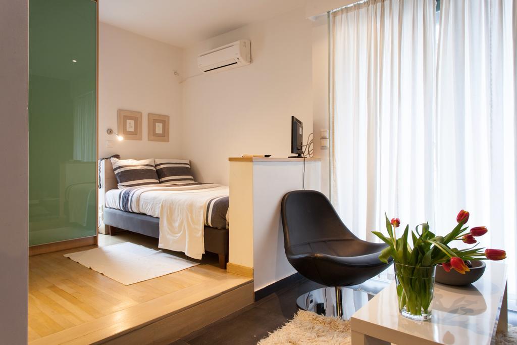 Homz Neapolis * Athens