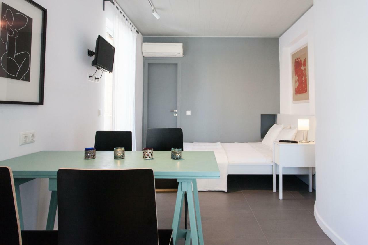 Homz Neapolis * Athens